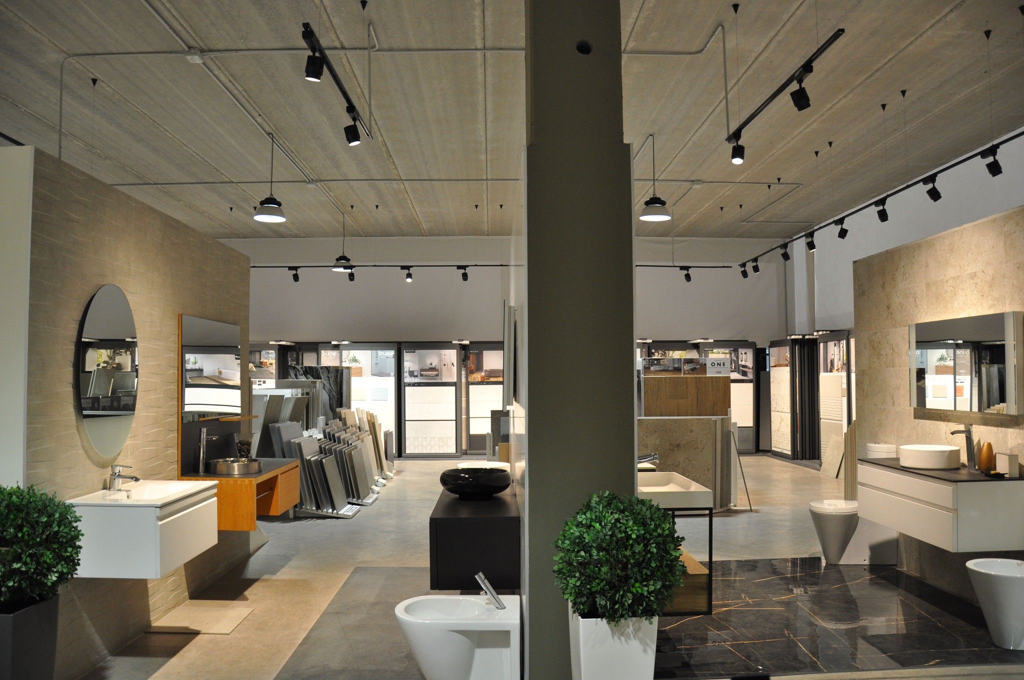 Revestimiento y componentes para baños